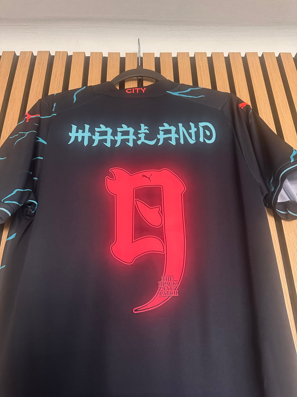 Maillot Manchester City Third 2023-2024 Haaland The Black Eye Patch vintage - photo 11