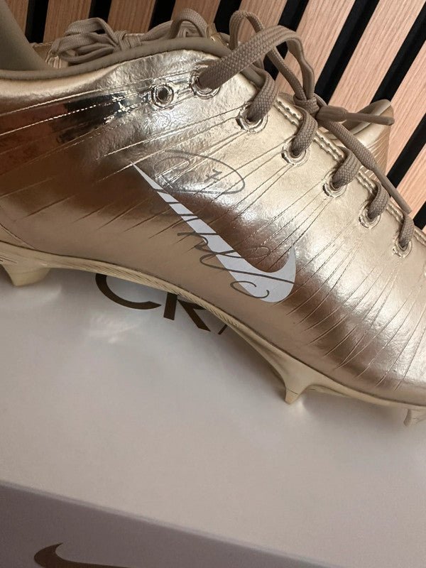 Crampons CR7 or édition limitée