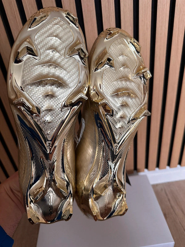 Crampons CR7 or édition limitée