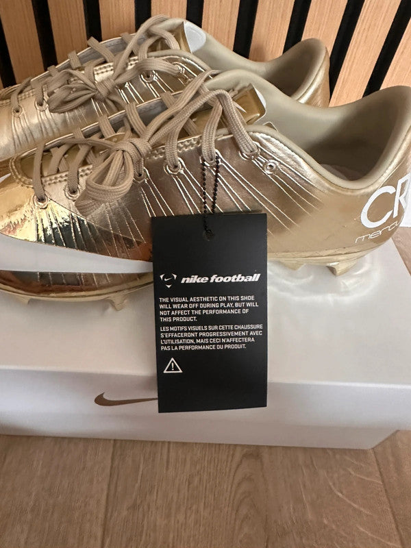 Crampons CR7 or édition limitée