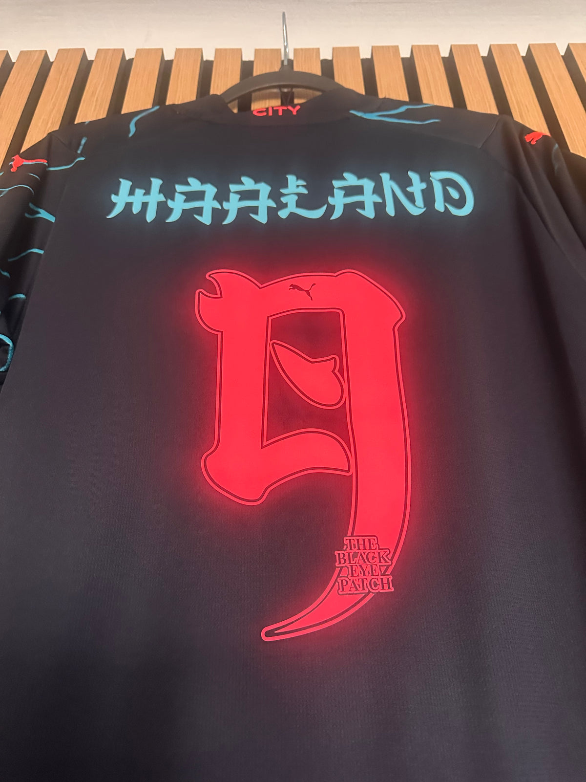 Maillot Manchester City Third 2023-2024 Haaland The Black Eye Patch vintage - photo 10
